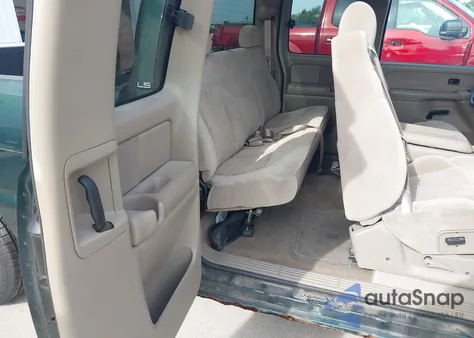 2001 Chevrolet Silverado 1500 Ls z USA, uszkodzony, nr VIN 1GCEC19T51Z173249